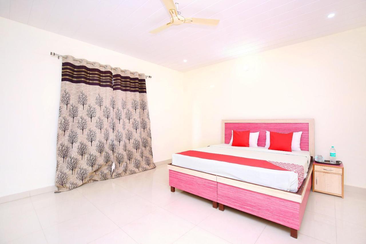 Oyo Flagship Armaan Resort Shāhpur Esterno foto