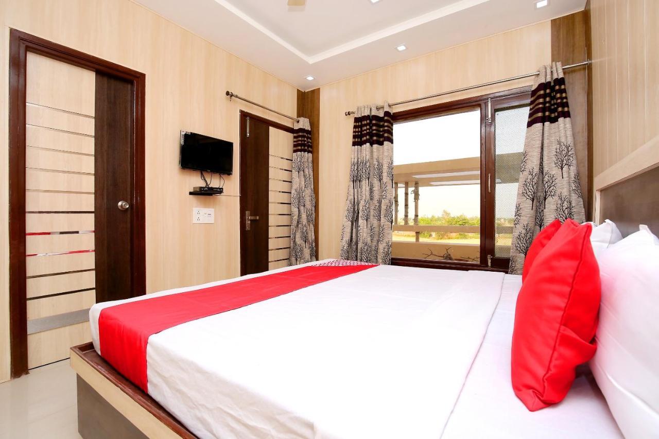 Oyo Flagship Armaan Resort Shāhpur Esterno foto