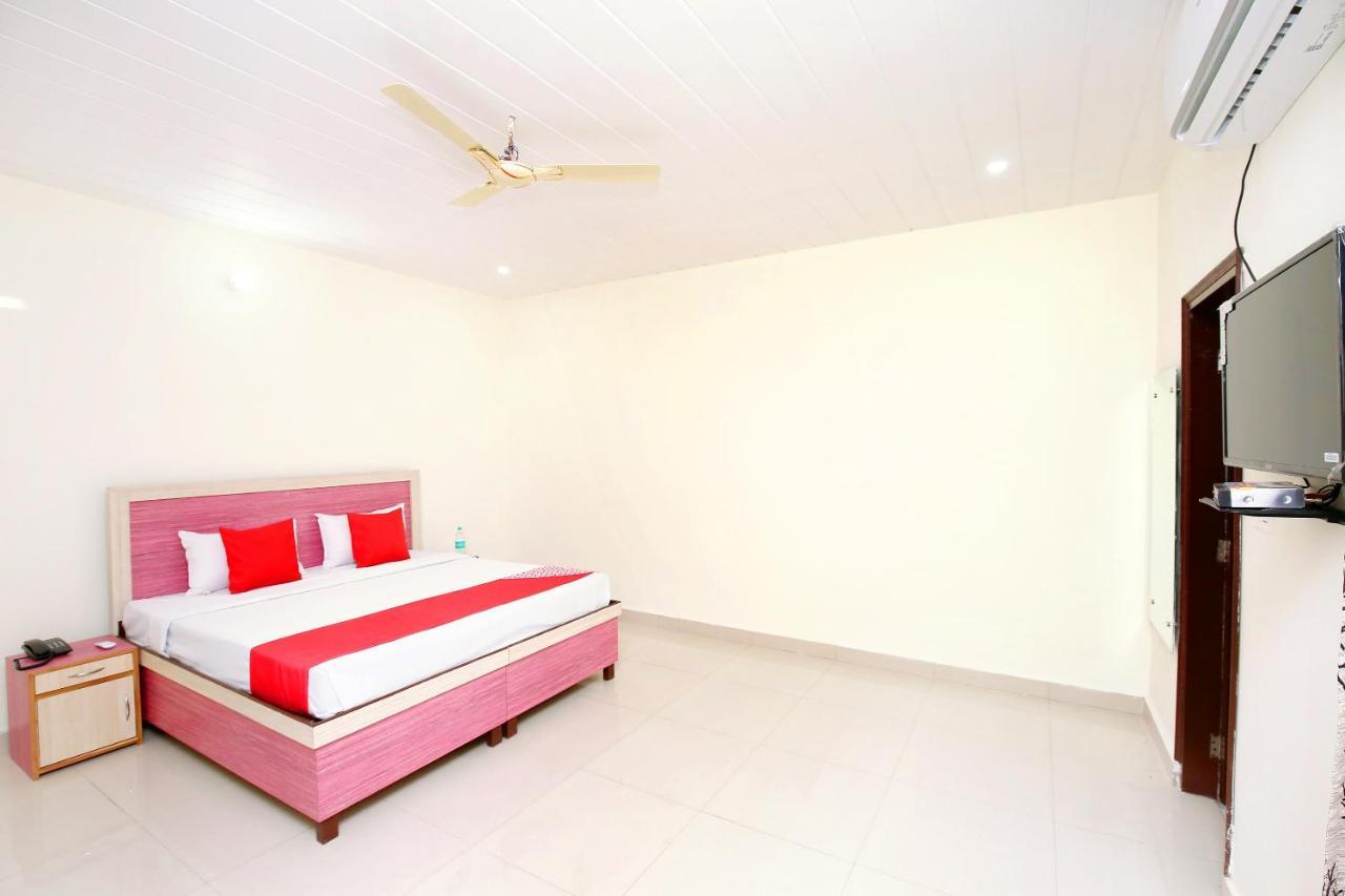 Oyo Flagship Armaan Resort Shāhpur Esterno foto