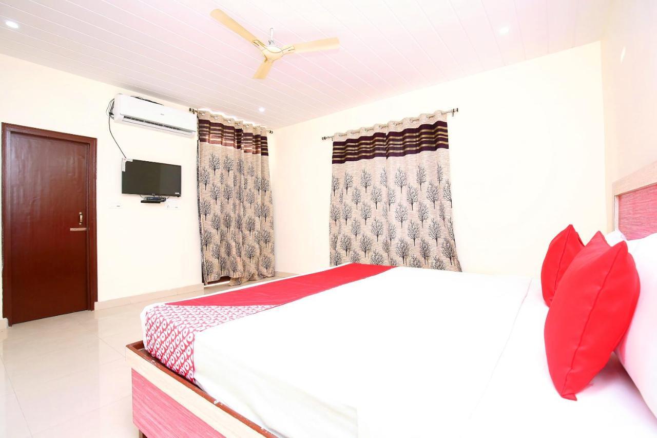 Oyo Flagship Armaan Resort Shāhpur Esterno foto