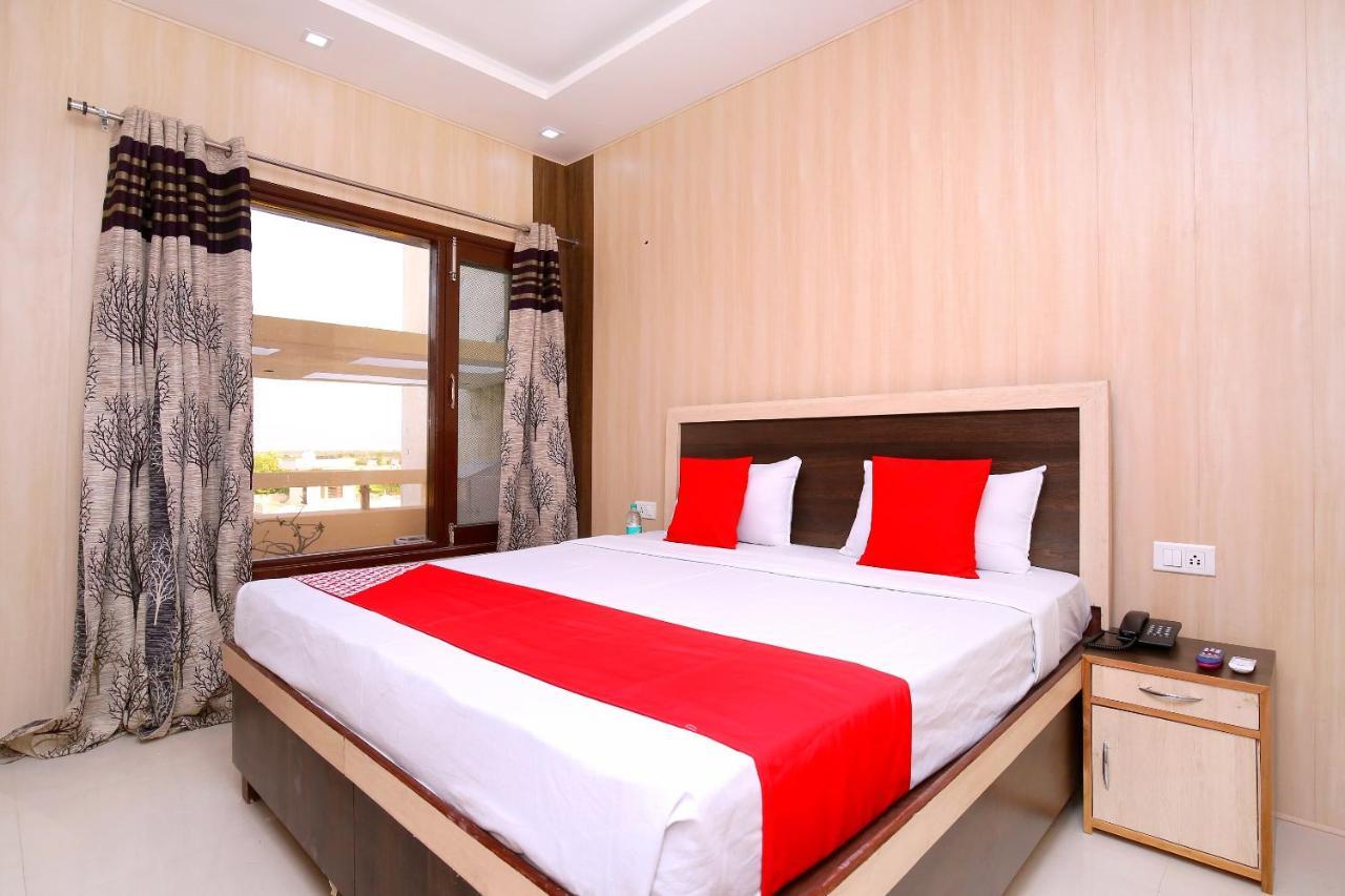 Oyo Flagship Armaan Resort Shāhpur Esterno foto