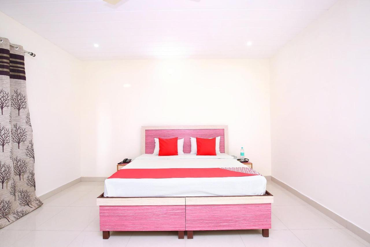Oyo Flagship Armaan Resort Shāhpur Esterno foto